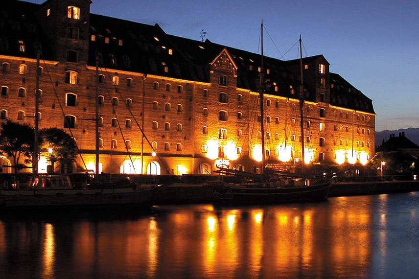 Köpenhamn hamn med Admiral Hotel i bakgrunden